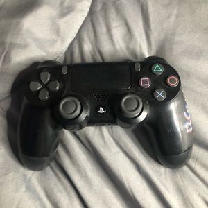 black ps4 controller